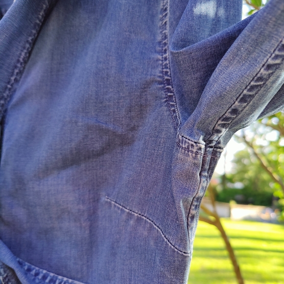 Banana Republic Fitted Riley Denim Bow Shirt - Size 4 - Picture 13 of 16